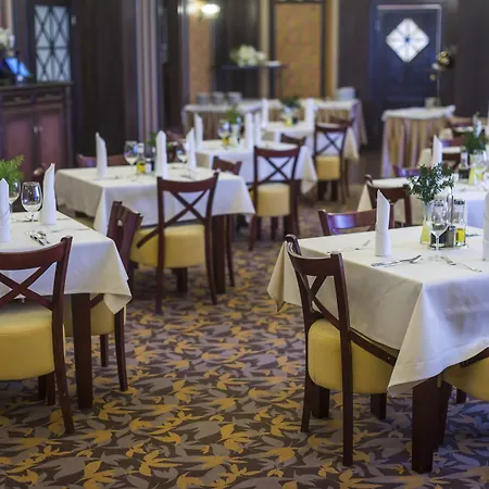 호텔 Krysztal Conference &