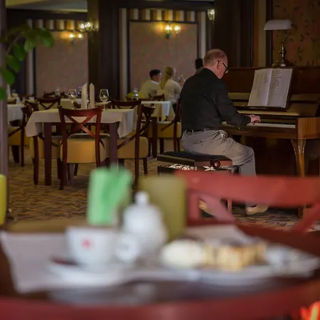 Krysztal Conference & 호텔 4*