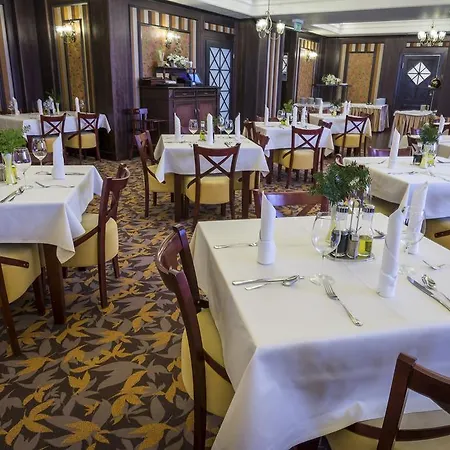 Krysztal Conference & ホテル 4*