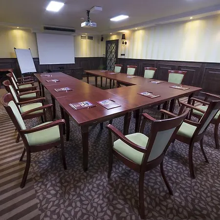 ホテル Krysztal Conference & 4*